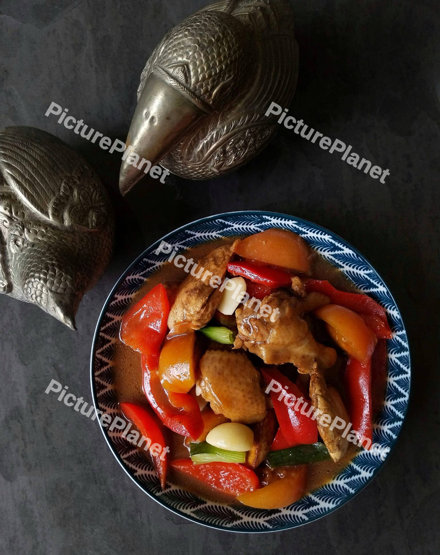 Chicken stewed in a bowl